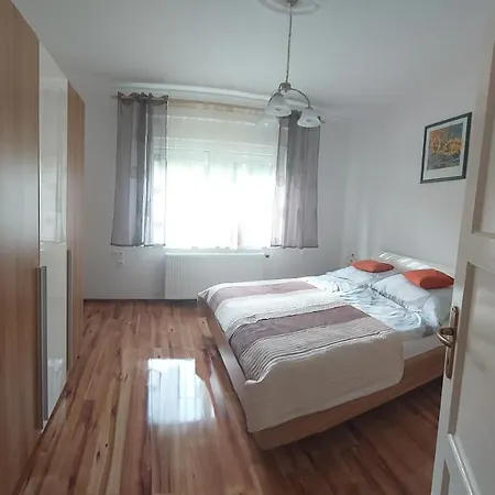 Nora Vendeghaz Héviz